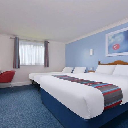 Travelodge Cardiff Airport Barry Exterior foto