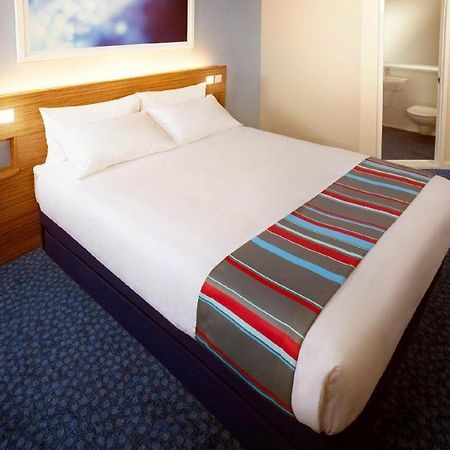 Travelodge Cardiff Airport Barry Exterior foto