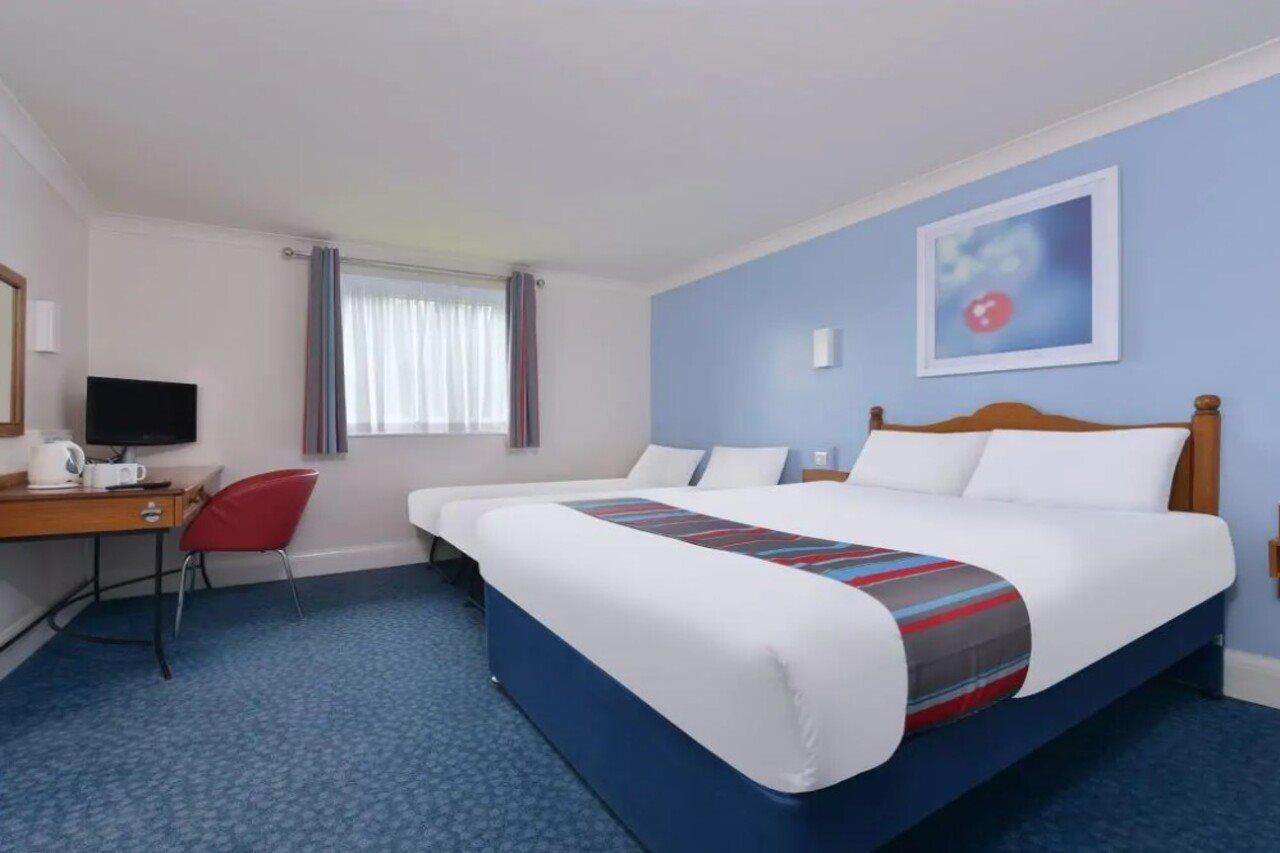 Travelodge Cardiff Airport Barry Exterior foto